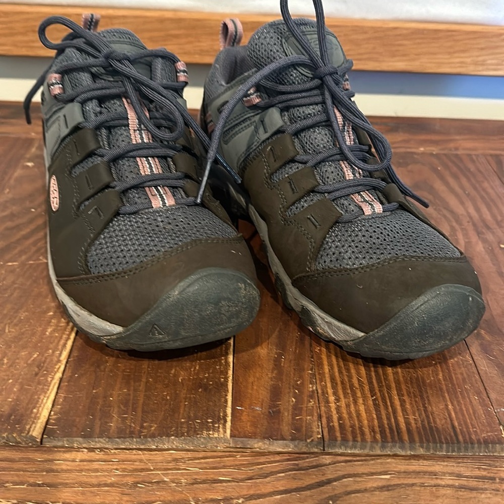 Women’s Keen hiking shoes
